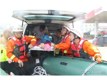 與臺風競速，與洪水賽跑——福建消防迎擊臺風“鲇魚”